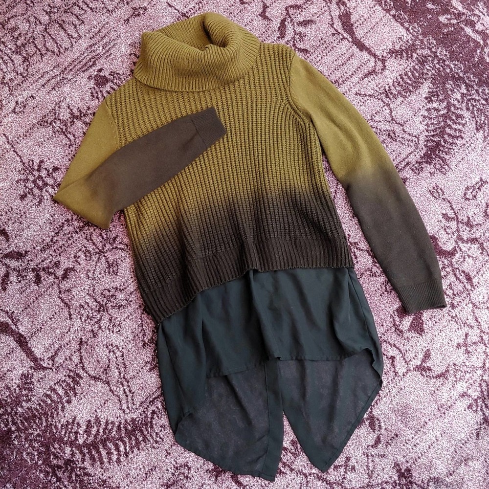 🔴 4/$20 Rock & Republic ombre chiffon cowl neck sweater S